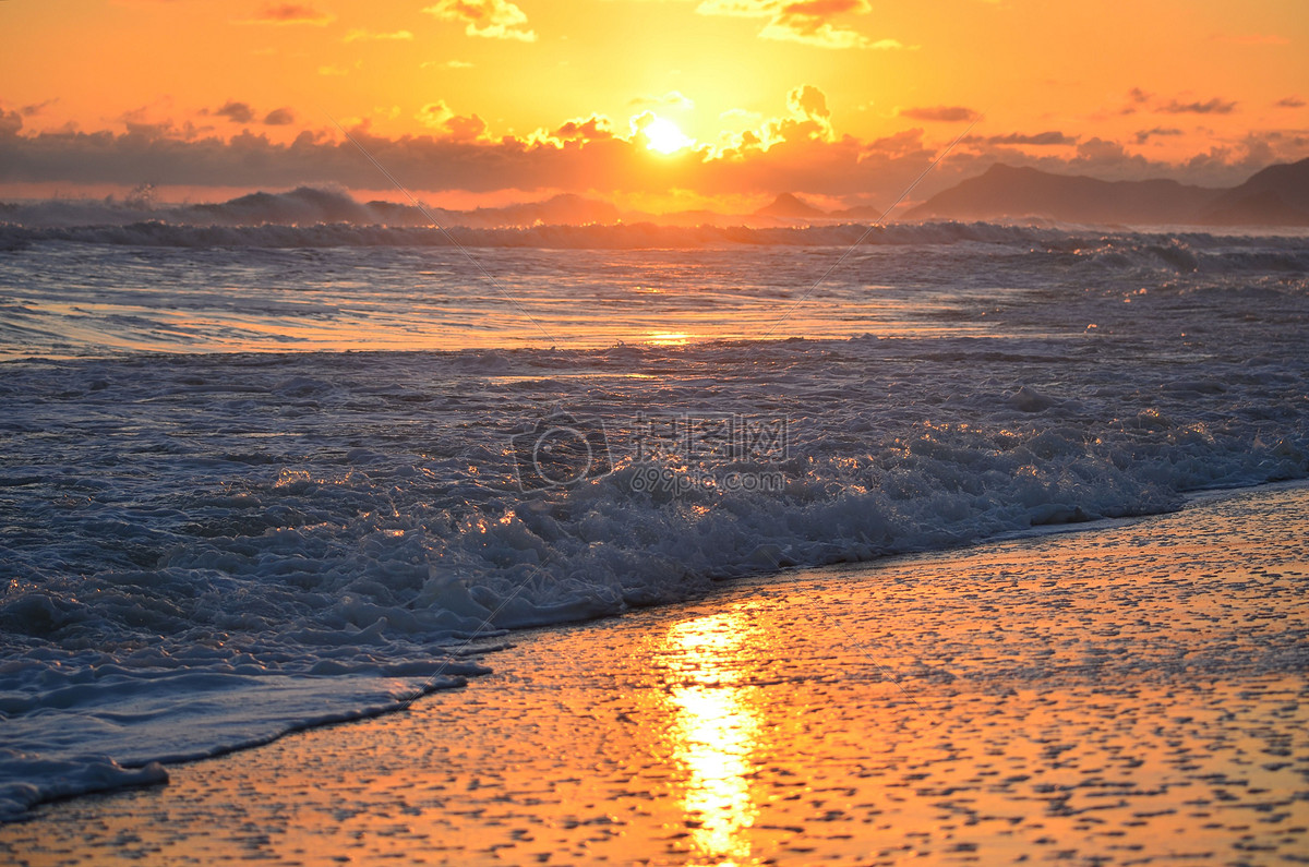 夕阳下的海滩