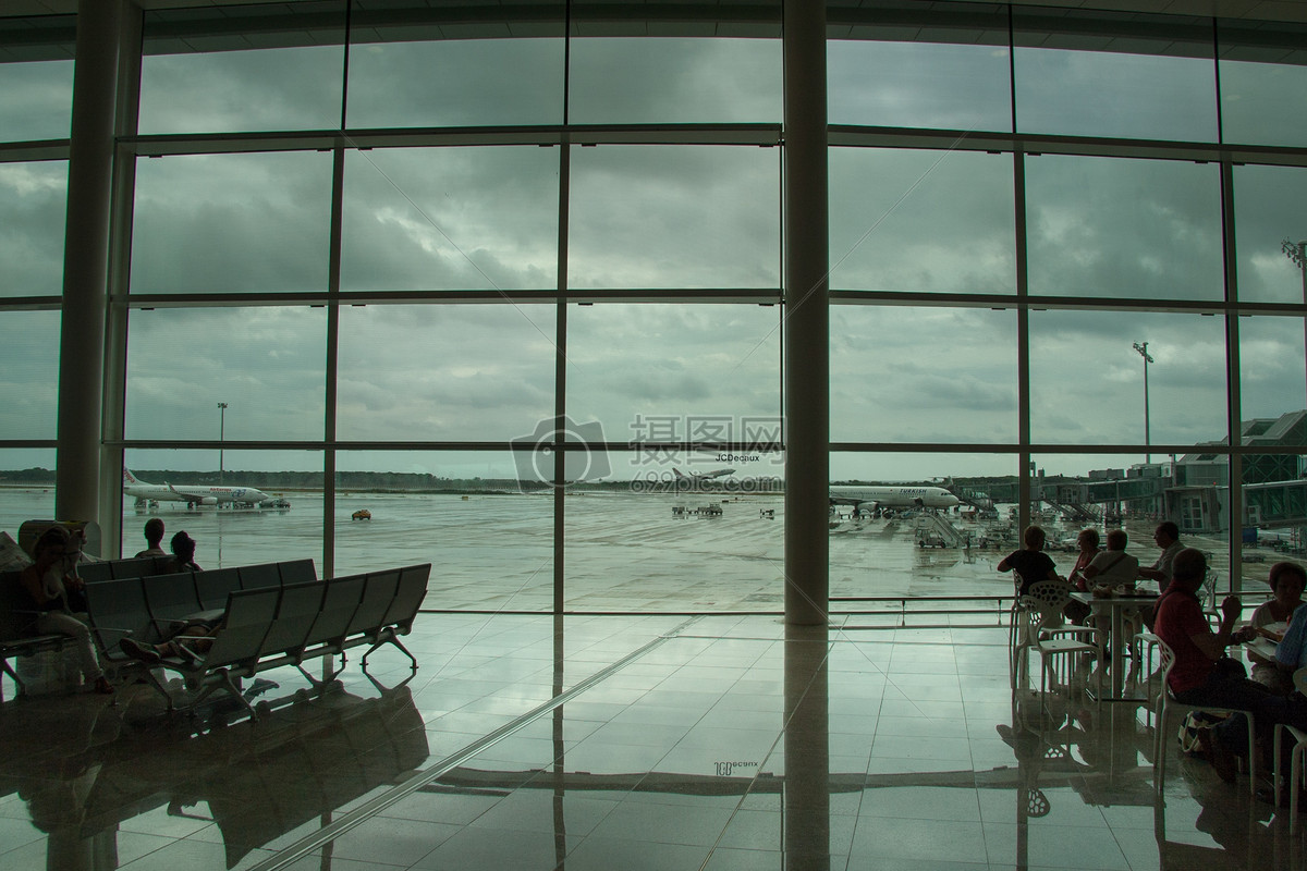 qq空间 新浪微博  花瓣 举报 标签: 飞机落地窗离开飞机机场巴塞罗那