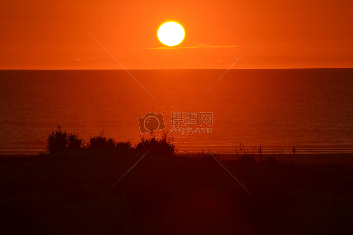 太阳染红半边天