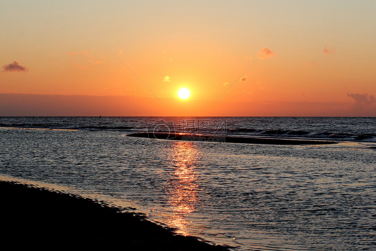 夕阳下的海洋