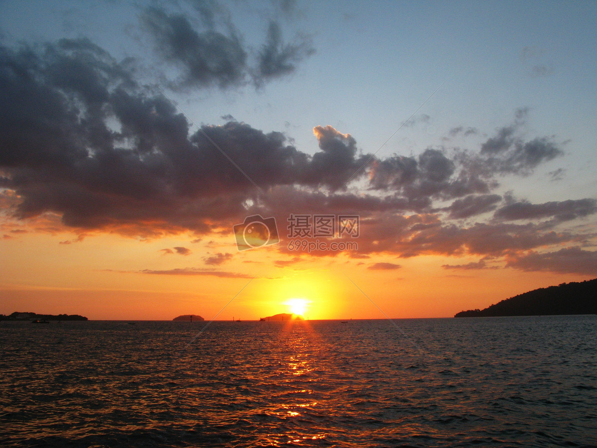 夕阳下的大海