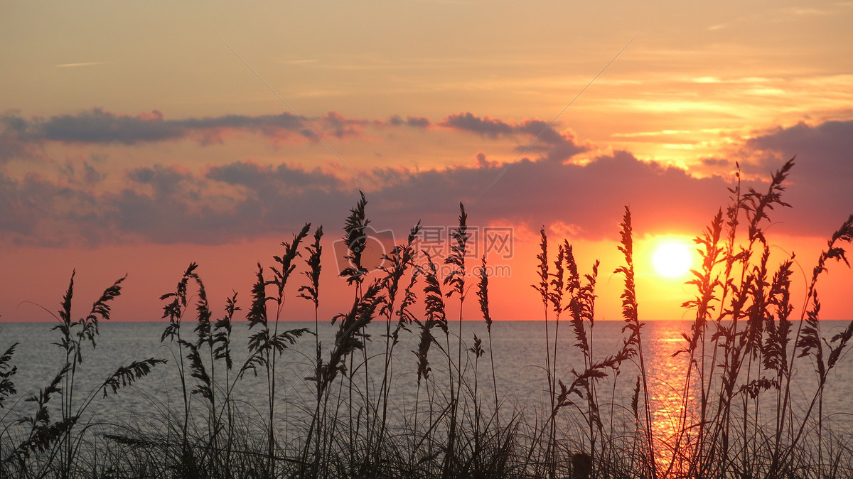 夕阳西下的大海