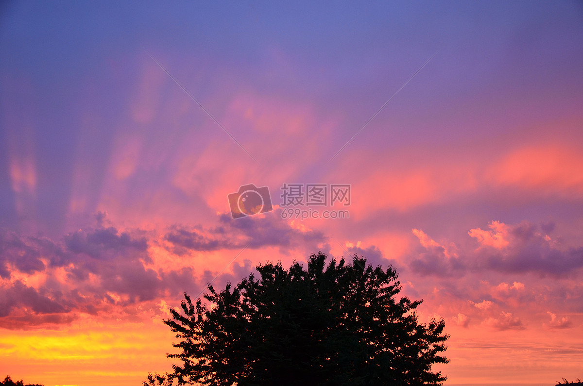 qq空间 新浪微博  花瓣 举报 标签: 云余辉傍晚的天空天空日落红色