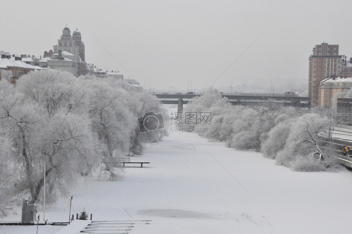 冬天里的城市雪景