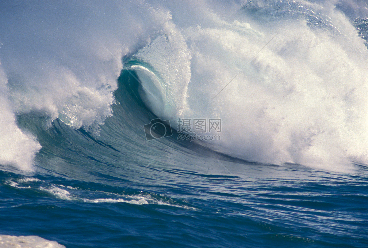 波涛汹涌的海水
