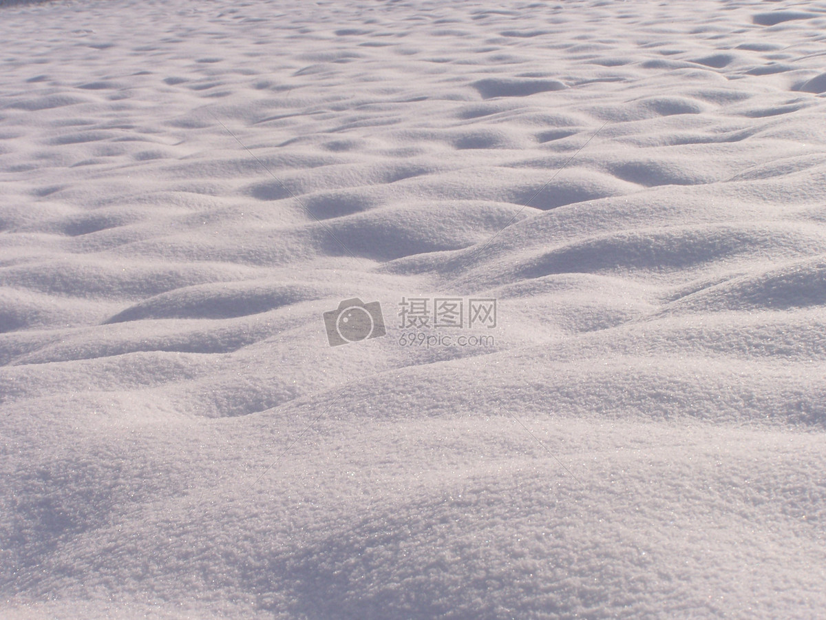 白茫茫的雪地