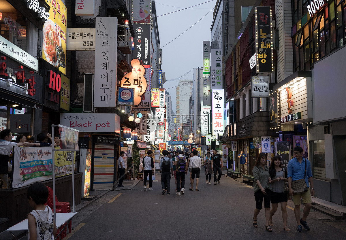 韩国首尔明洞购物街高清图片下载-正版图片500895444-摄图网