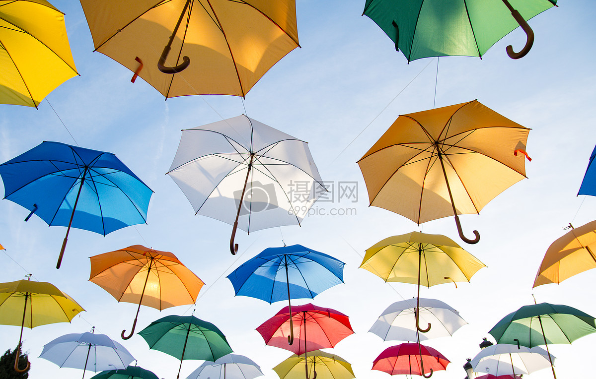 图片 照片 自然风景 空中的彩色雨伞.jpg