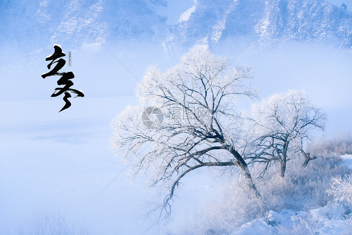 冬天雪景冬天下雪堆雪球的人高清图片下载-正版图片500721116-摄图网