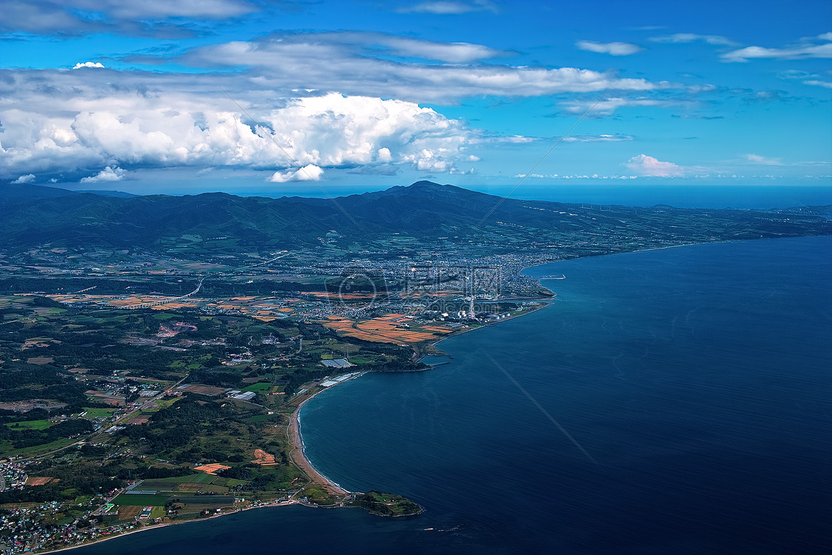 大海湾旁的城市