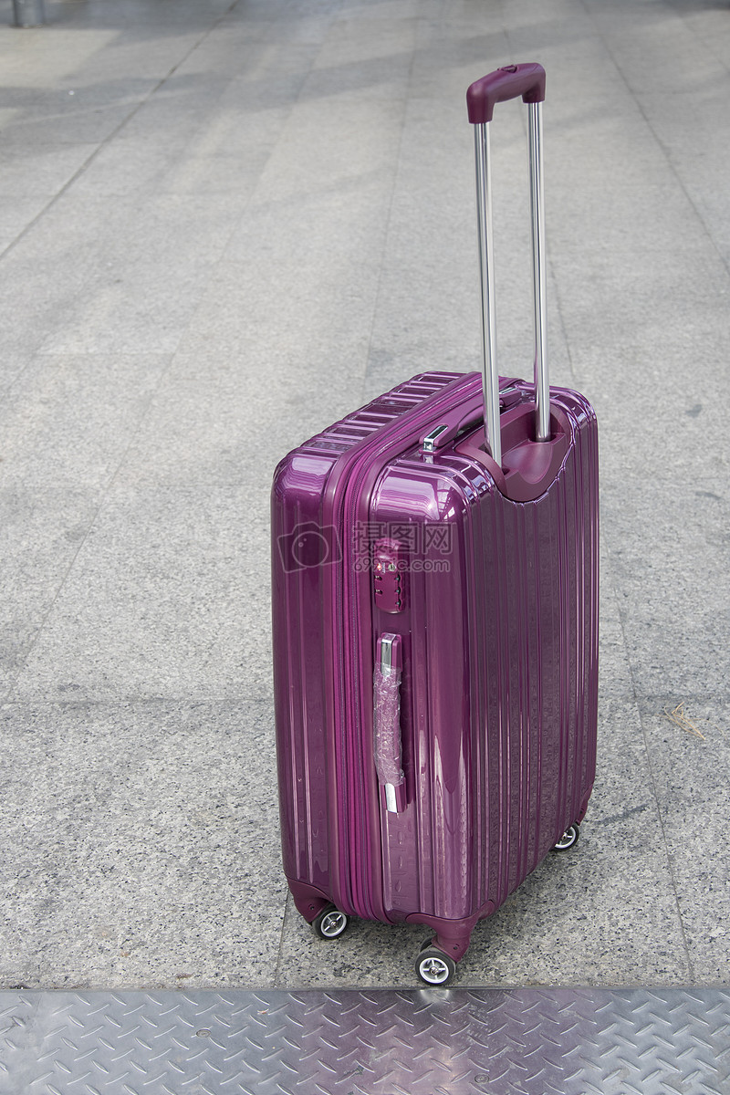 紫色的行李箱