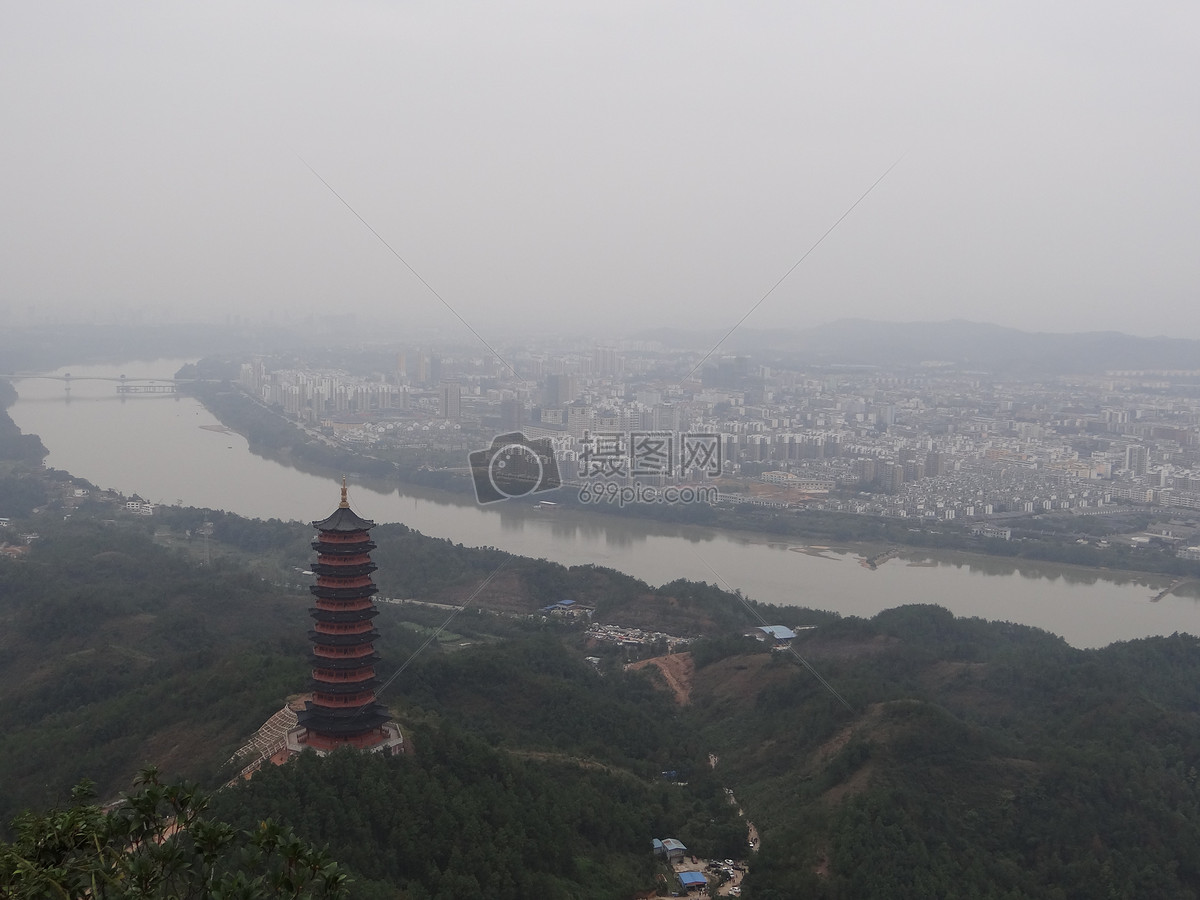 赣州杨仙岭山顶远眺赣县城区风光