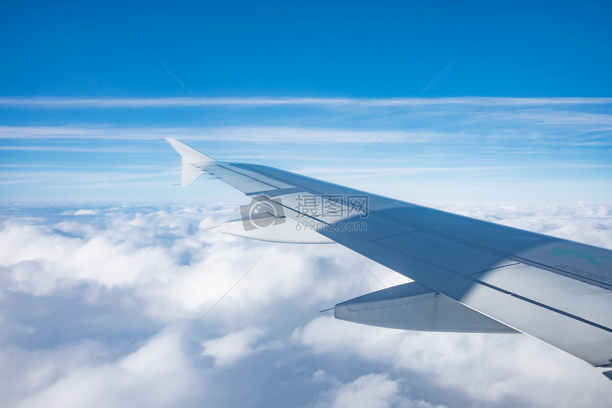 空中机翼天空背景