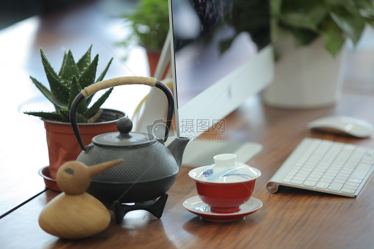 花瓣 举报 标签: 办公环境桌面植物科技红木苹果电脑茶具办公室桌面