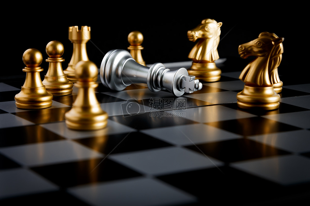 国际象棋金色棋子排列摄影图高清摄影大图-千库网