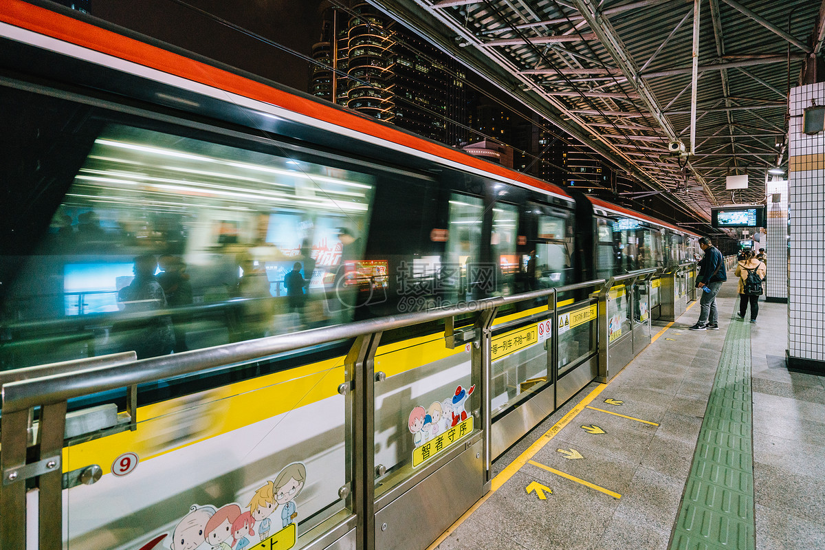 深圳市民注意！又有一组新的主题地铁列车亮相一号线