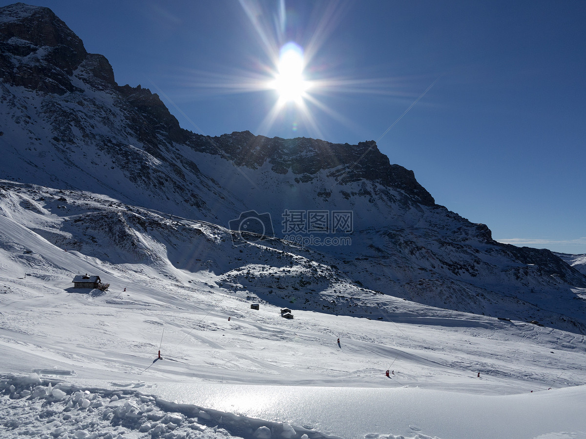 雪山上的阳光