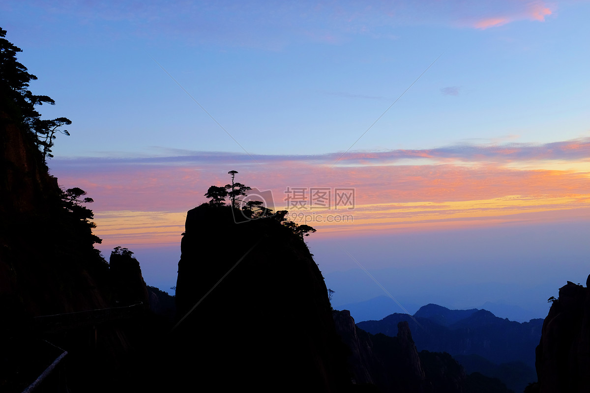 黄昏黄山迎客松