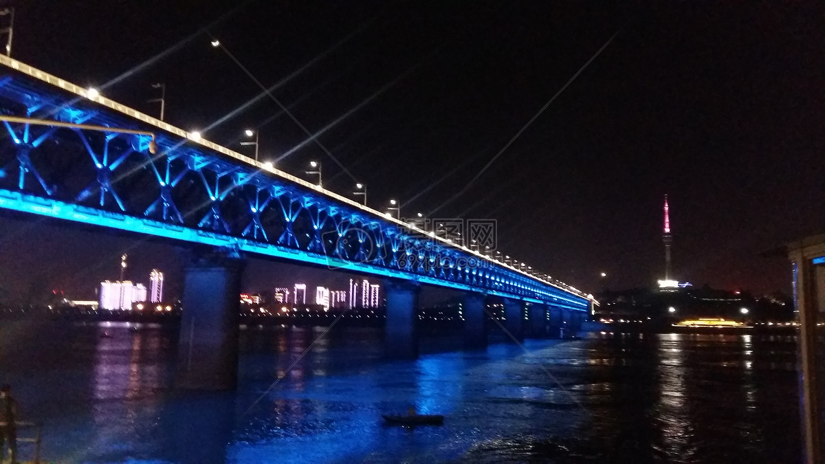 夜晚的长江大桥jpg
