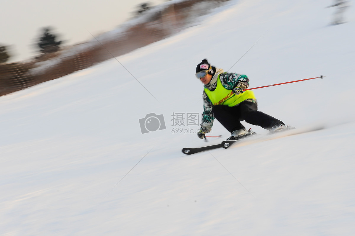 户外活动高山滑雪