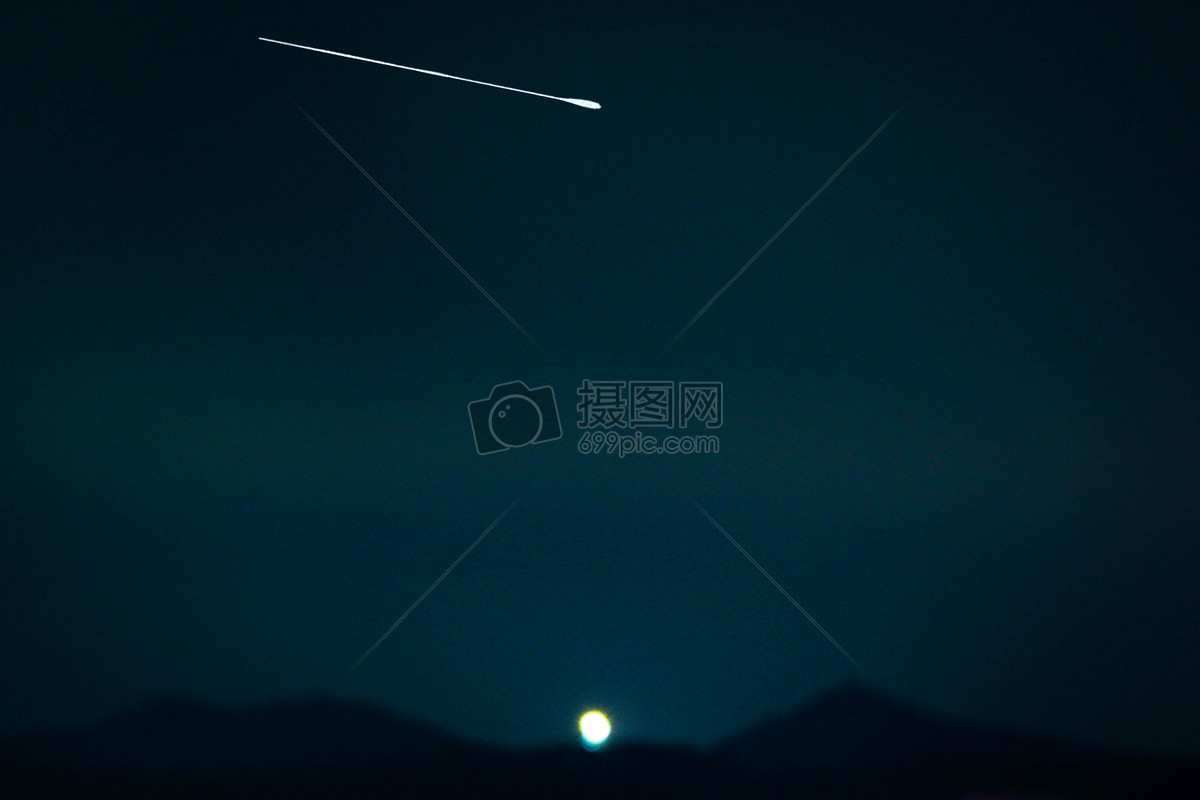 山腰月亮邀流星