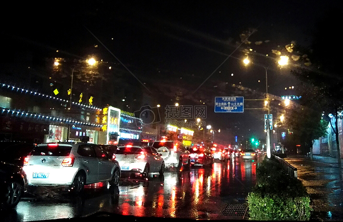 雨中夜景