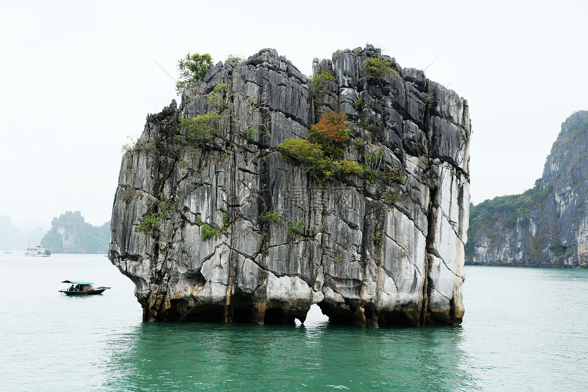 大海里的石头