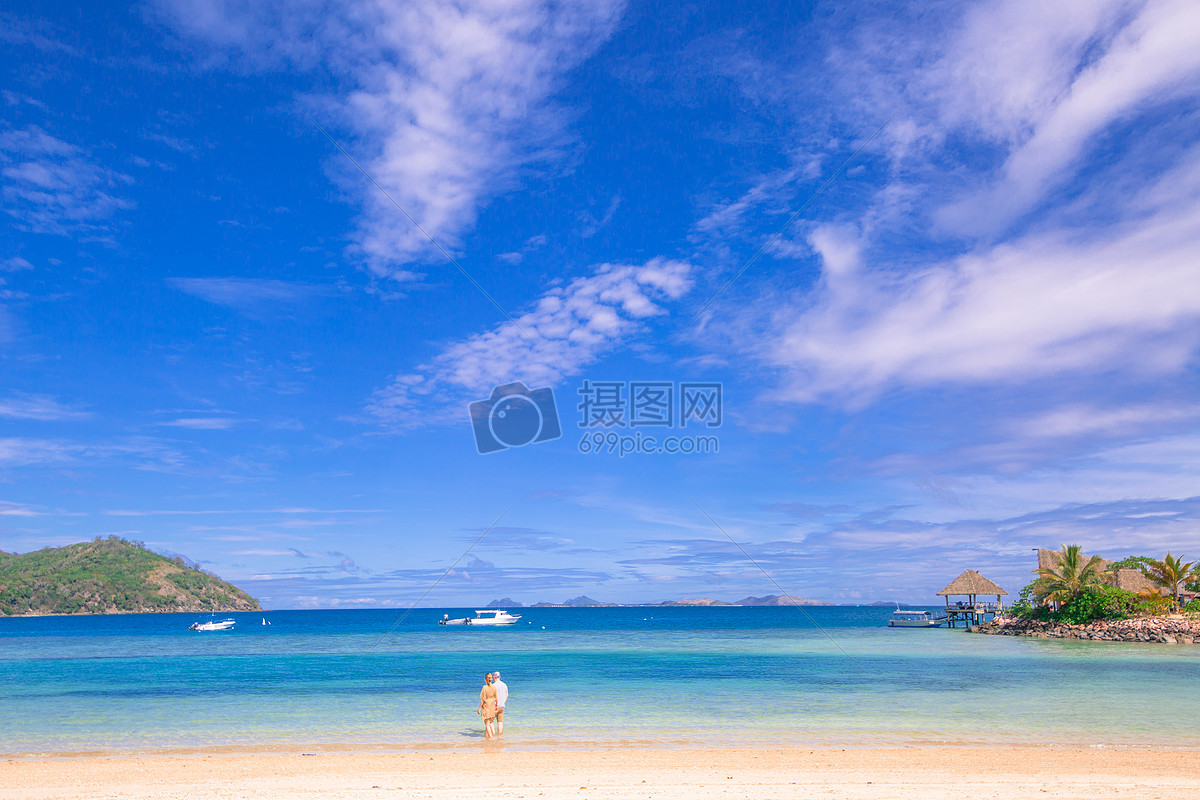 照片 背景素材 在海边游玩的人.jpg