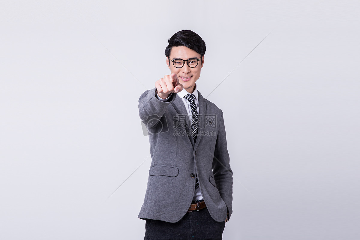 自信的商务白领男性形象