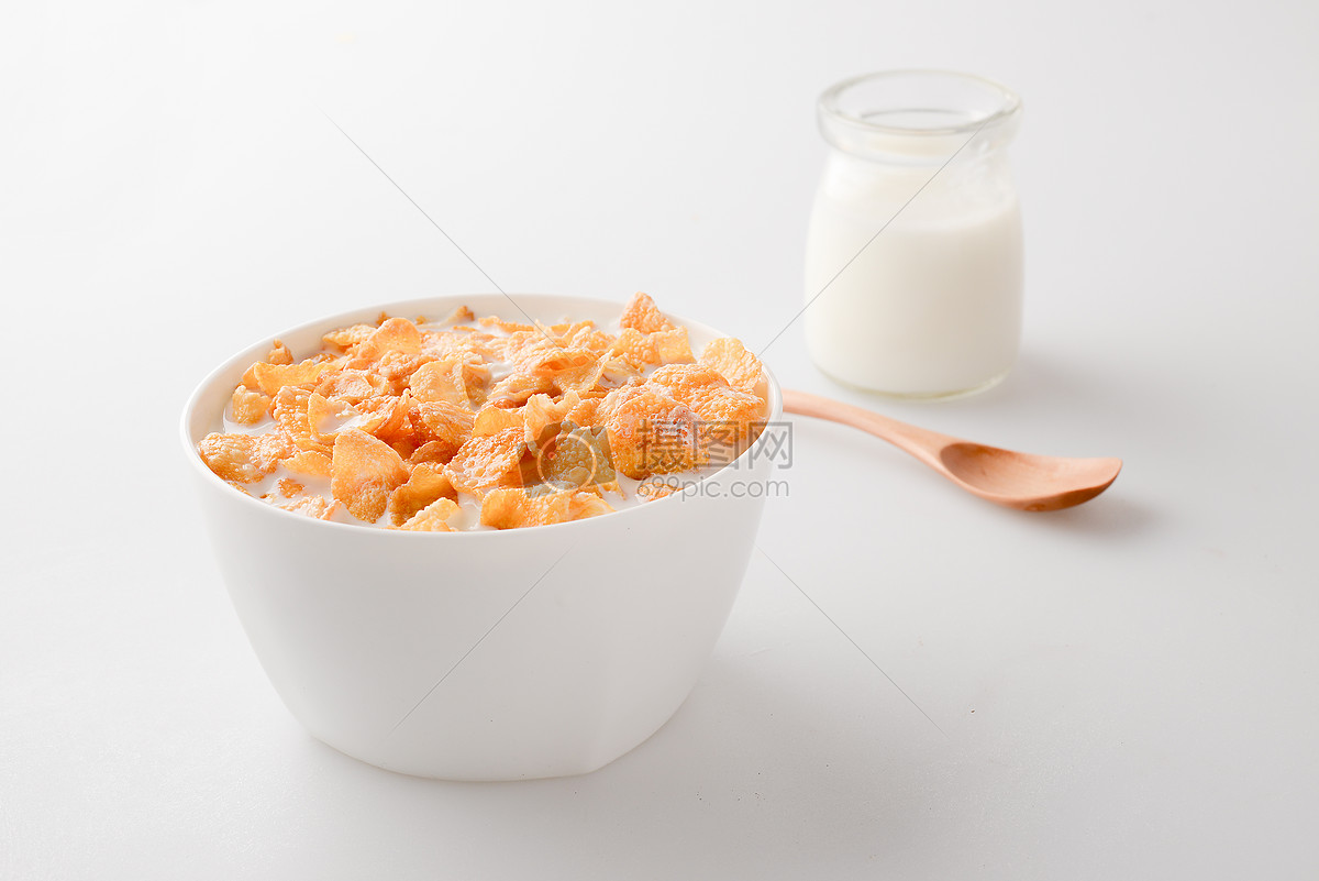 美味的牛奶麦片早餐