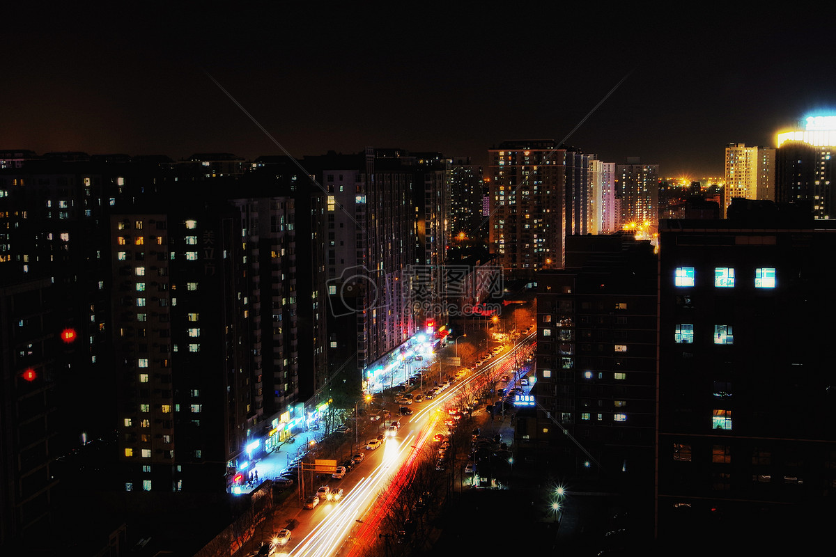 家里阳台处拍摄的北京街道夜景