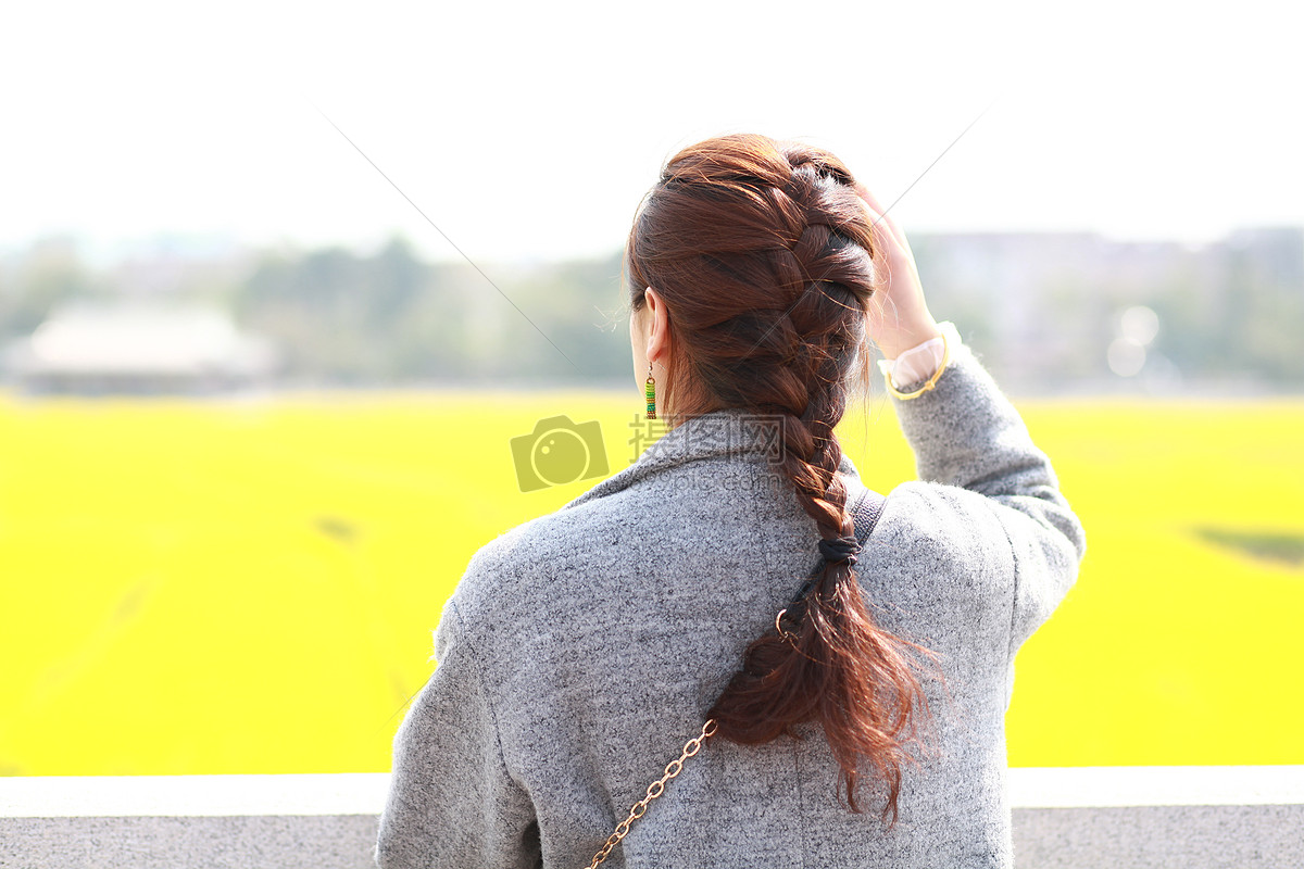 花瓣 举报 标签: 女孩女孩背影小清新扎大辫子的女人背影辫子扎辫子