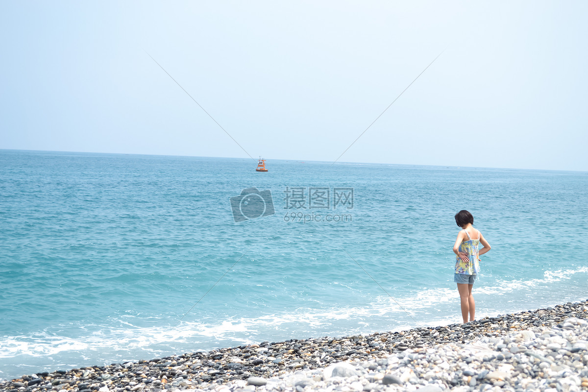 在海边思考人生