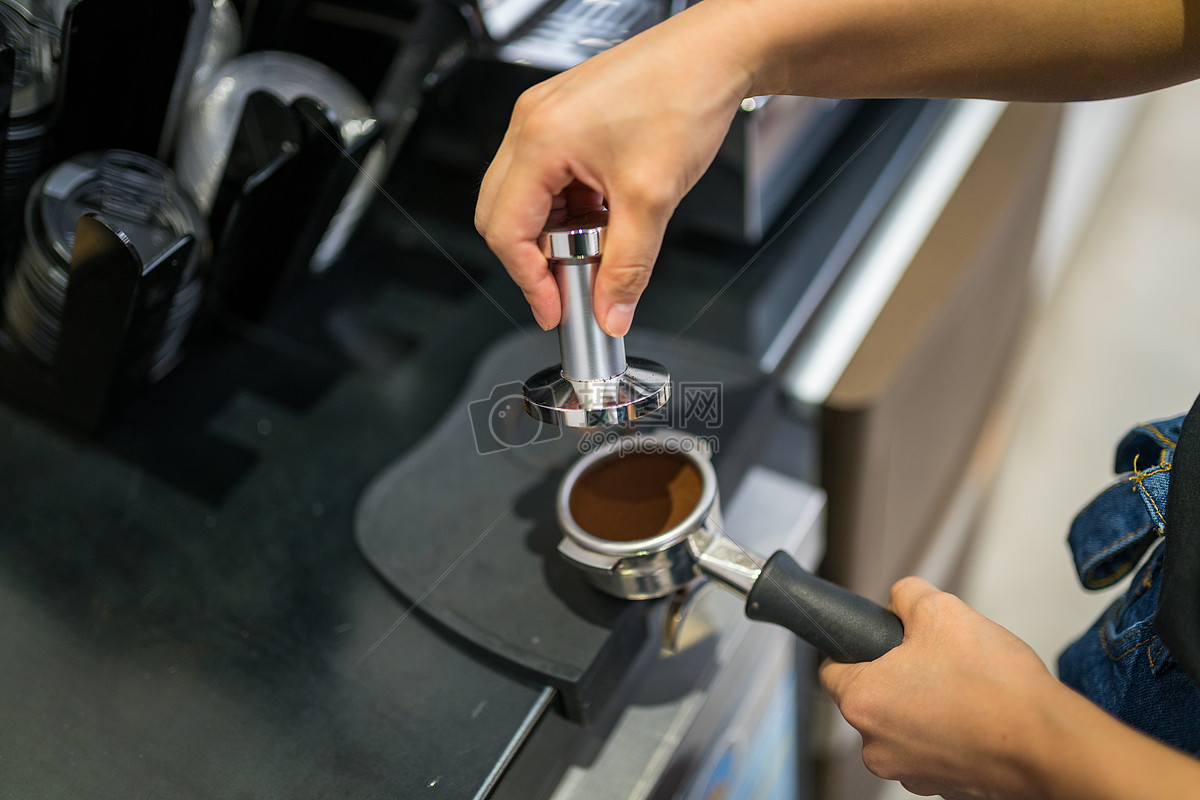 研磨机与浓浓的热咖啡46148_咖啡/巧克力/牛奶_美食类_图库壁纸_68Design