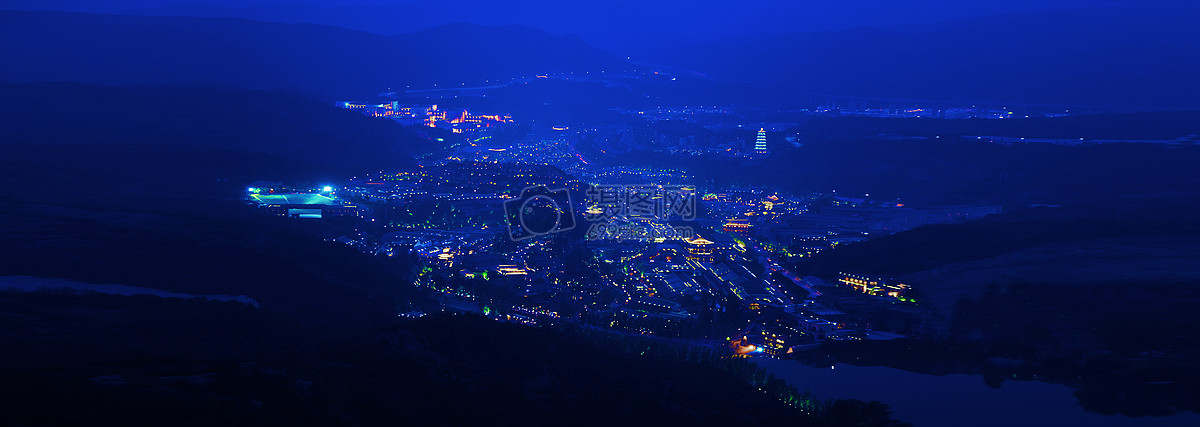 古镇夜景全景图