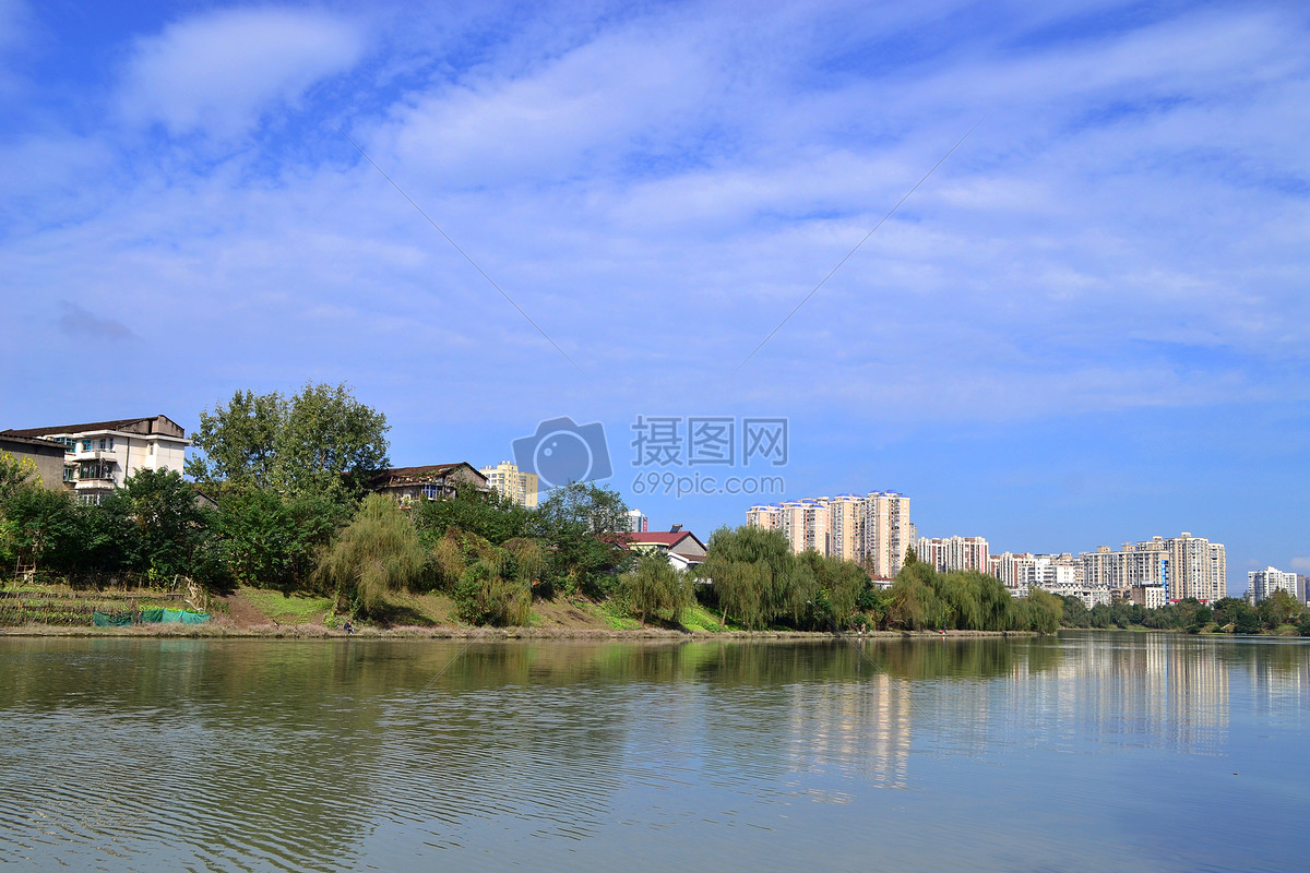 河边景色