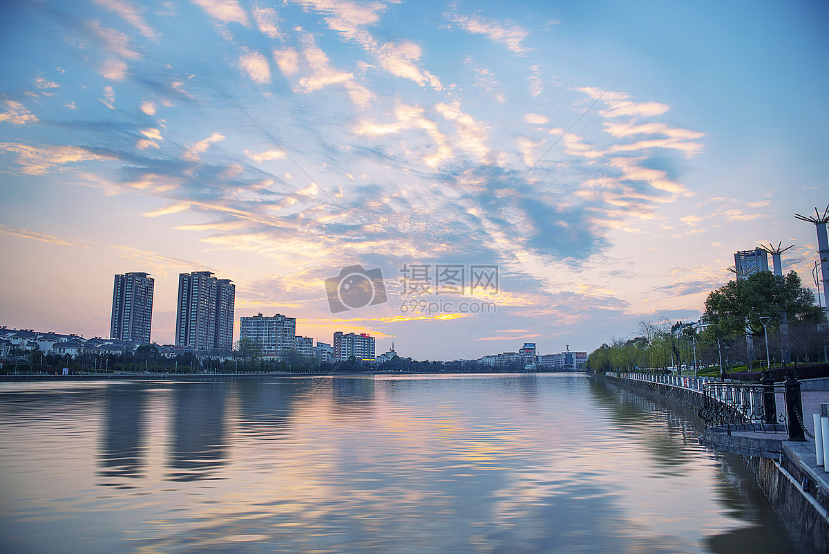 城市晚霞天空风景