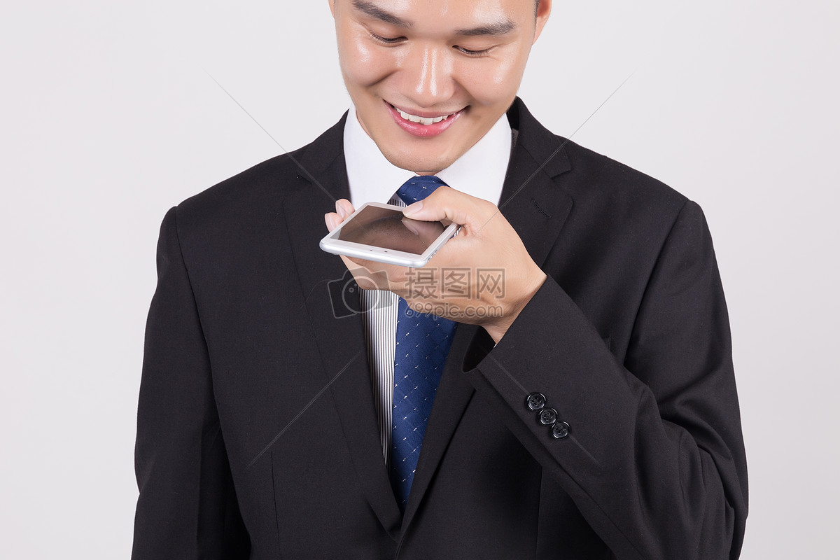 男性人像手机沟通
