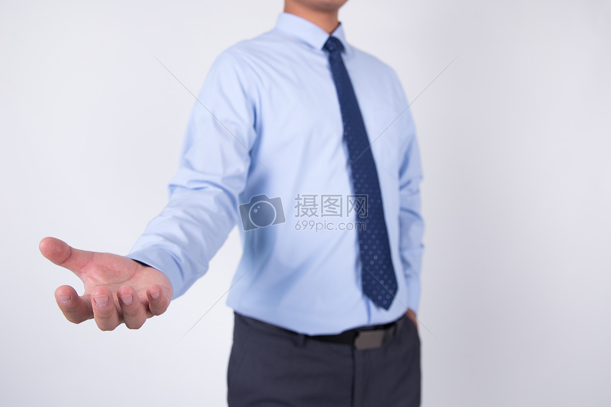 商务男士单手托掌手势动作特写棚拍