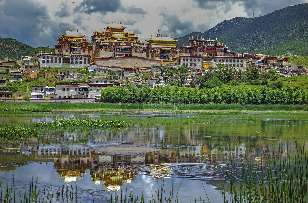 【携程攻略】香格里拉噶丹松赞林寺景点,雄伟壮观，体现藏传佛教文化的寺庙，浓郁的神秘感，值得一去。