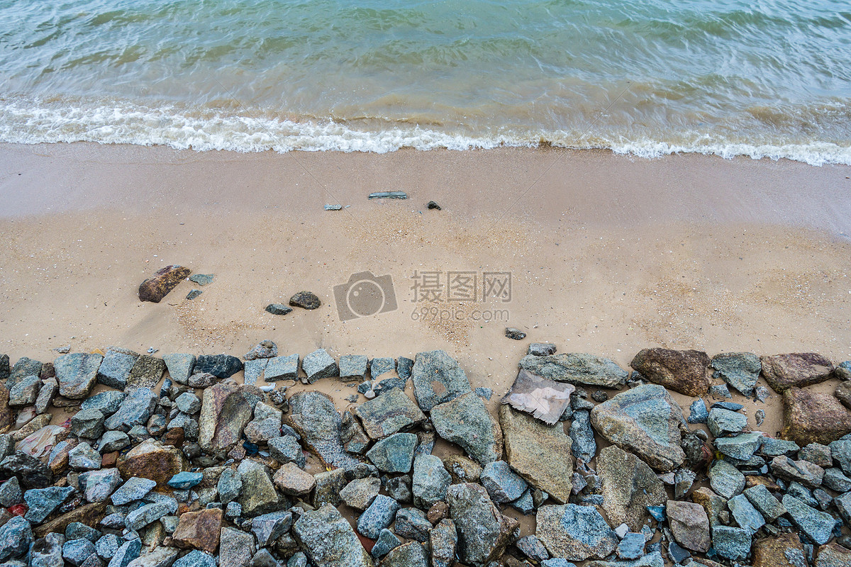 石块堆的海滩