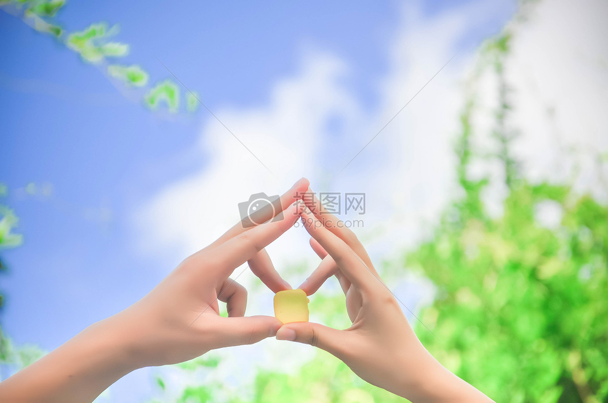 天空中的手