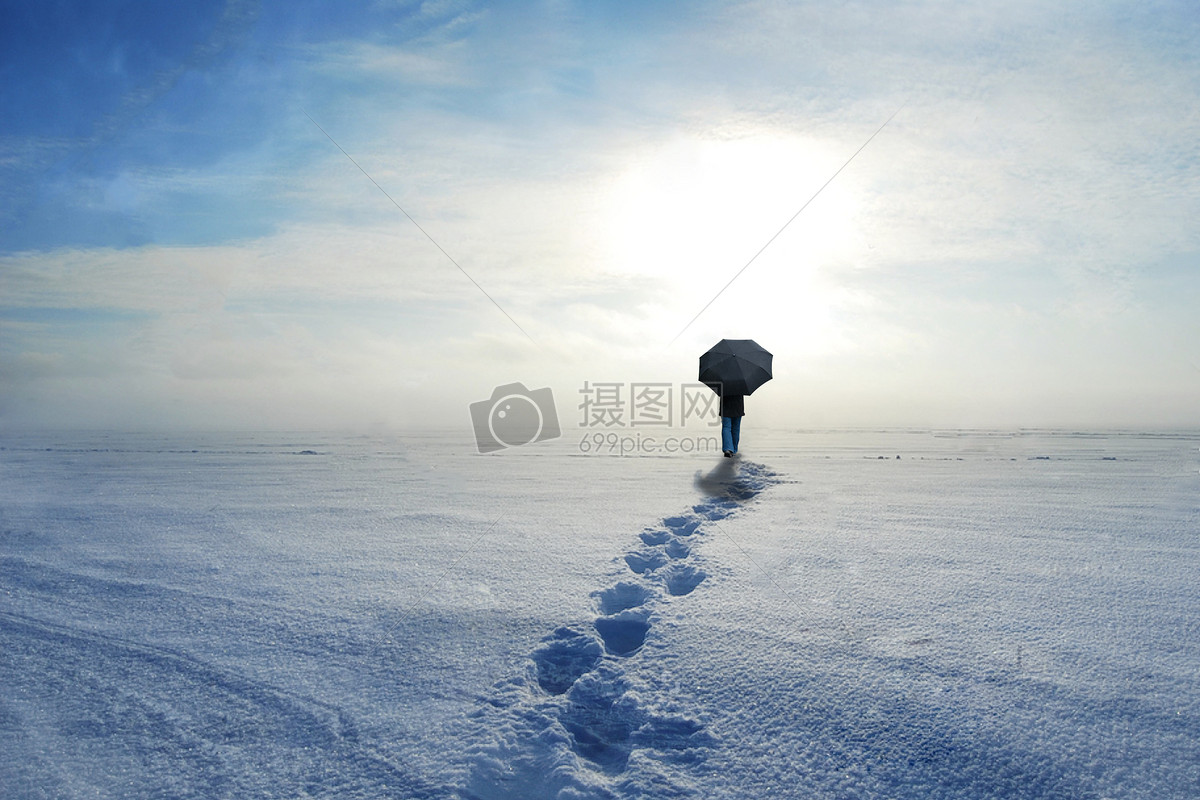 人人物伞创意剪影景观概念背影背景雪雪景风景在雪上行走的人物背影