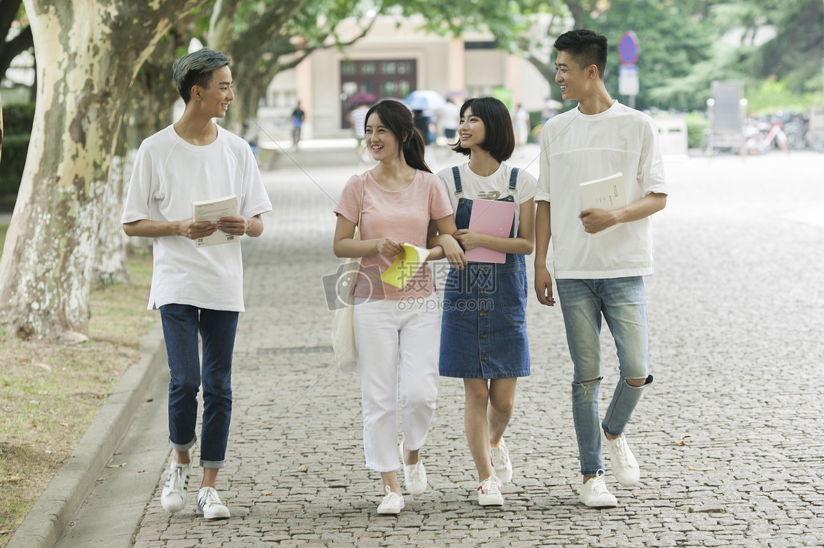 学校教室林荫同学们交流学习友谊