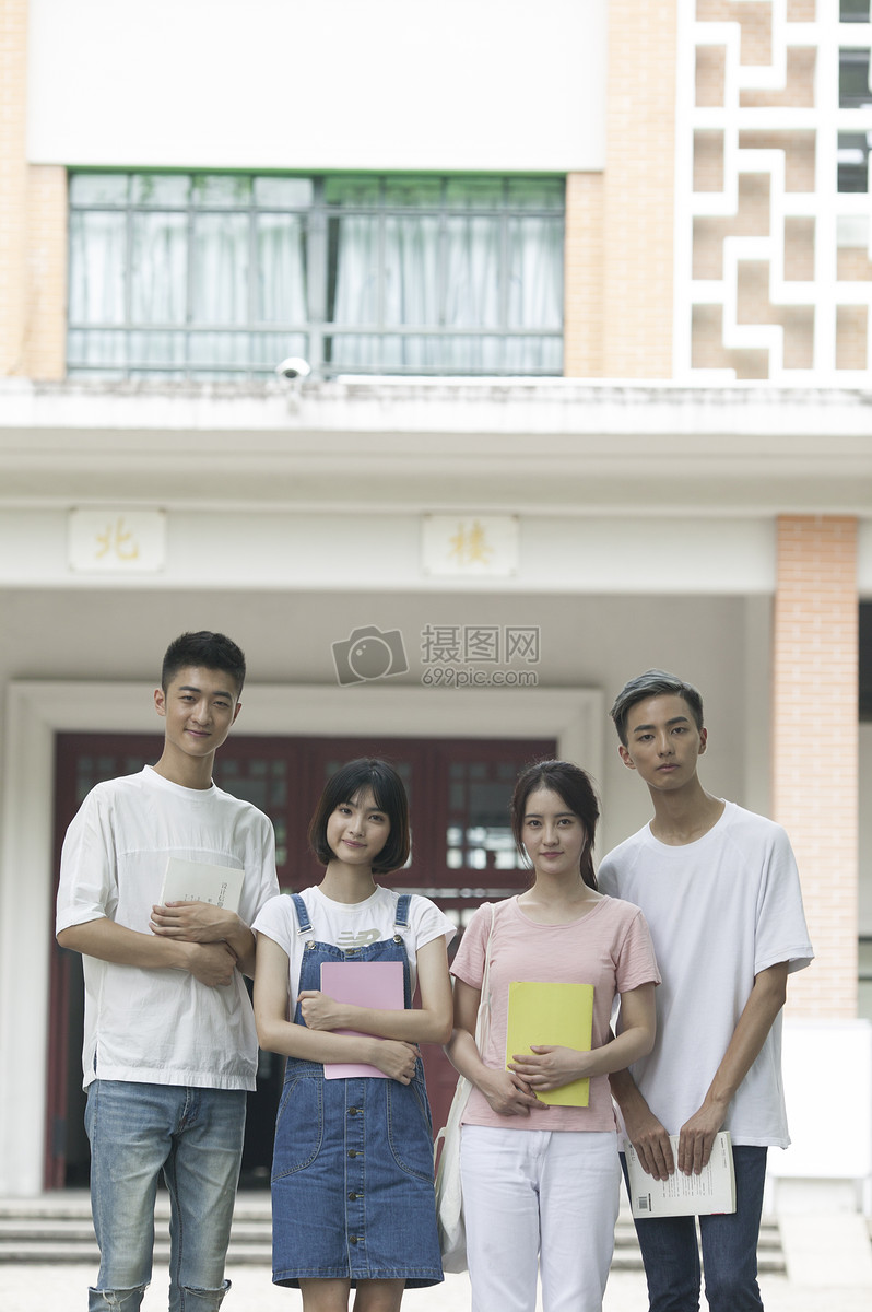 学校教室林荫同学们交流学习友谊