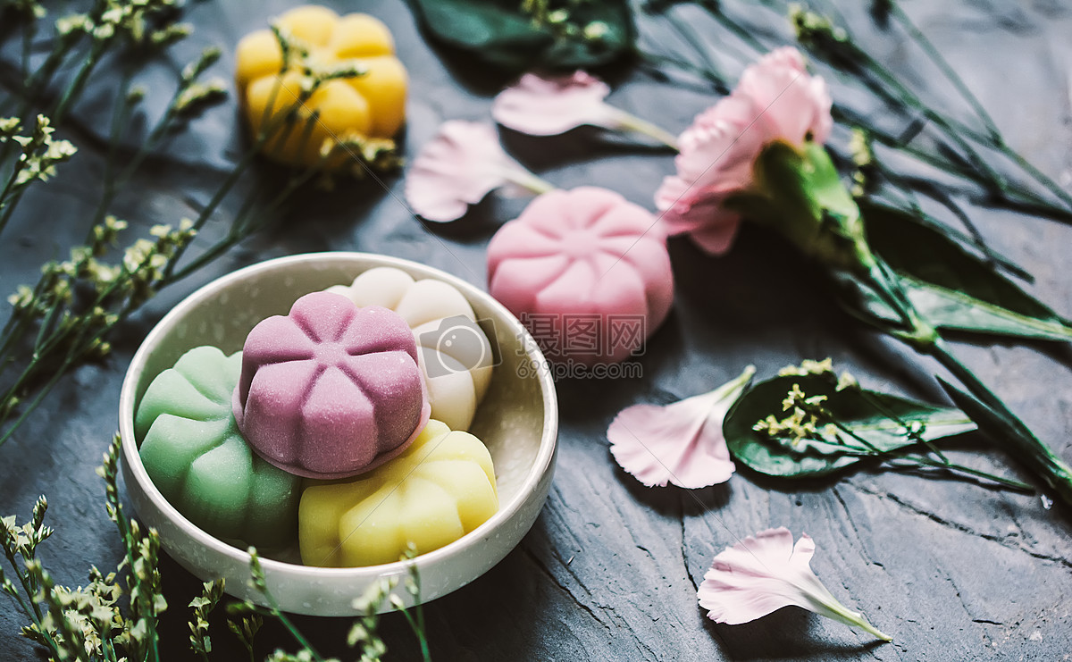 鲜花冰皮月饼素材图片