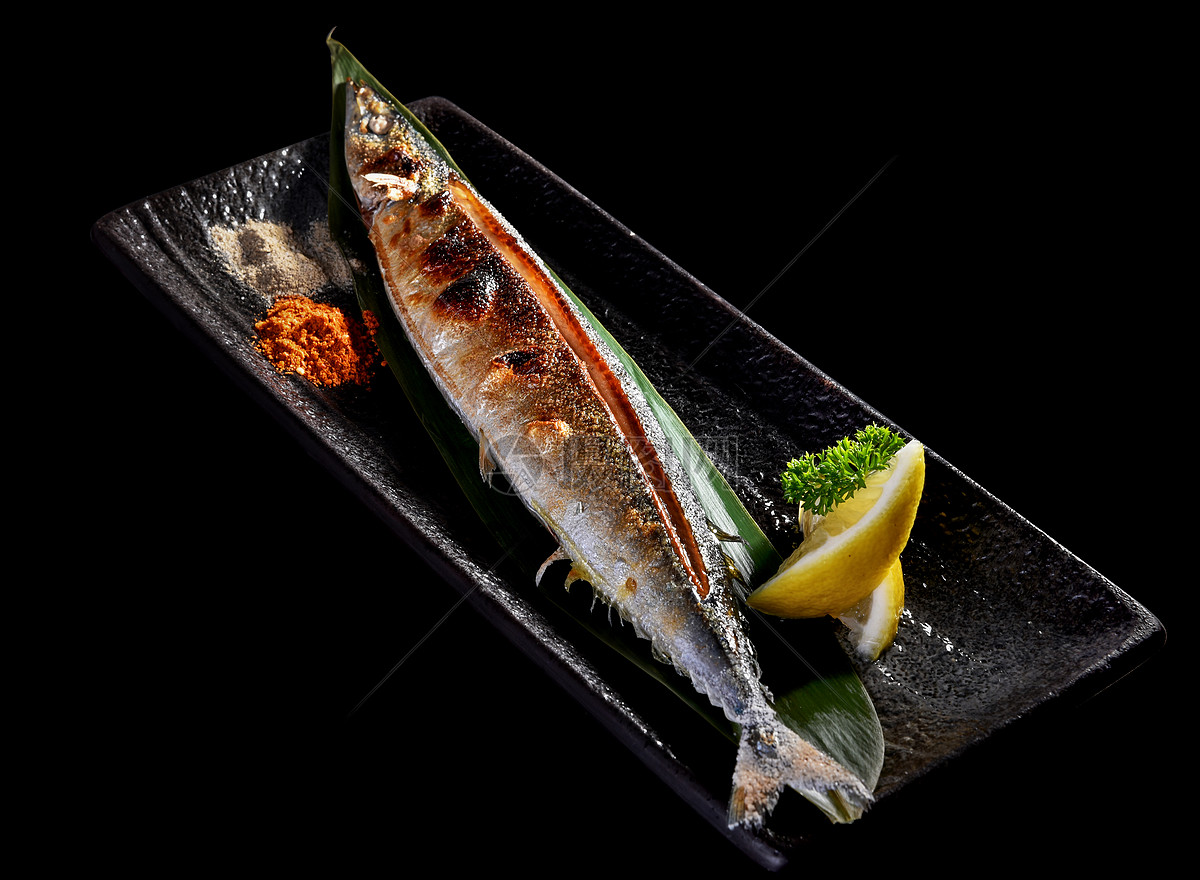 日式烤秋刀鱼