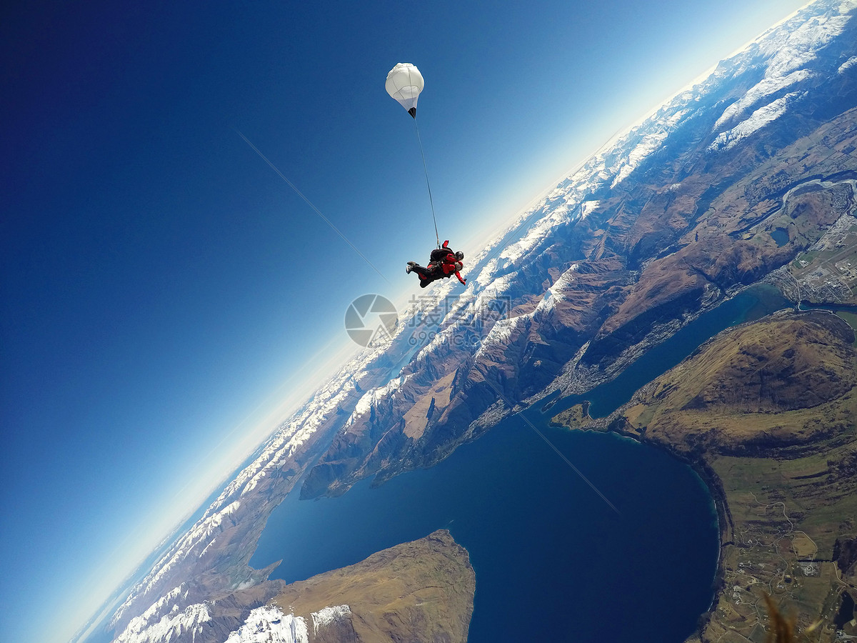 新西兰皇后镇极限运动跳伞航拍风景照