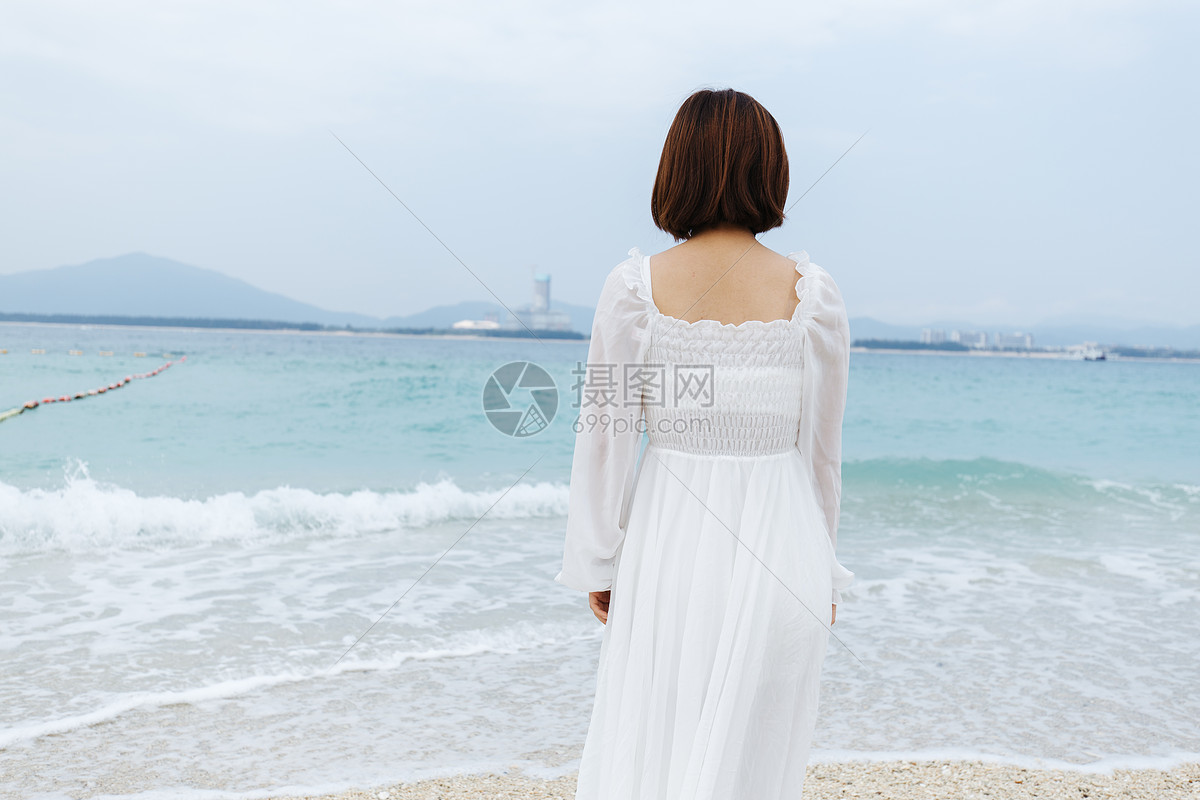 海边女性人物背影图片素材_免费下载_jpg图片格式_VRF高清图片500590941_摄图网
