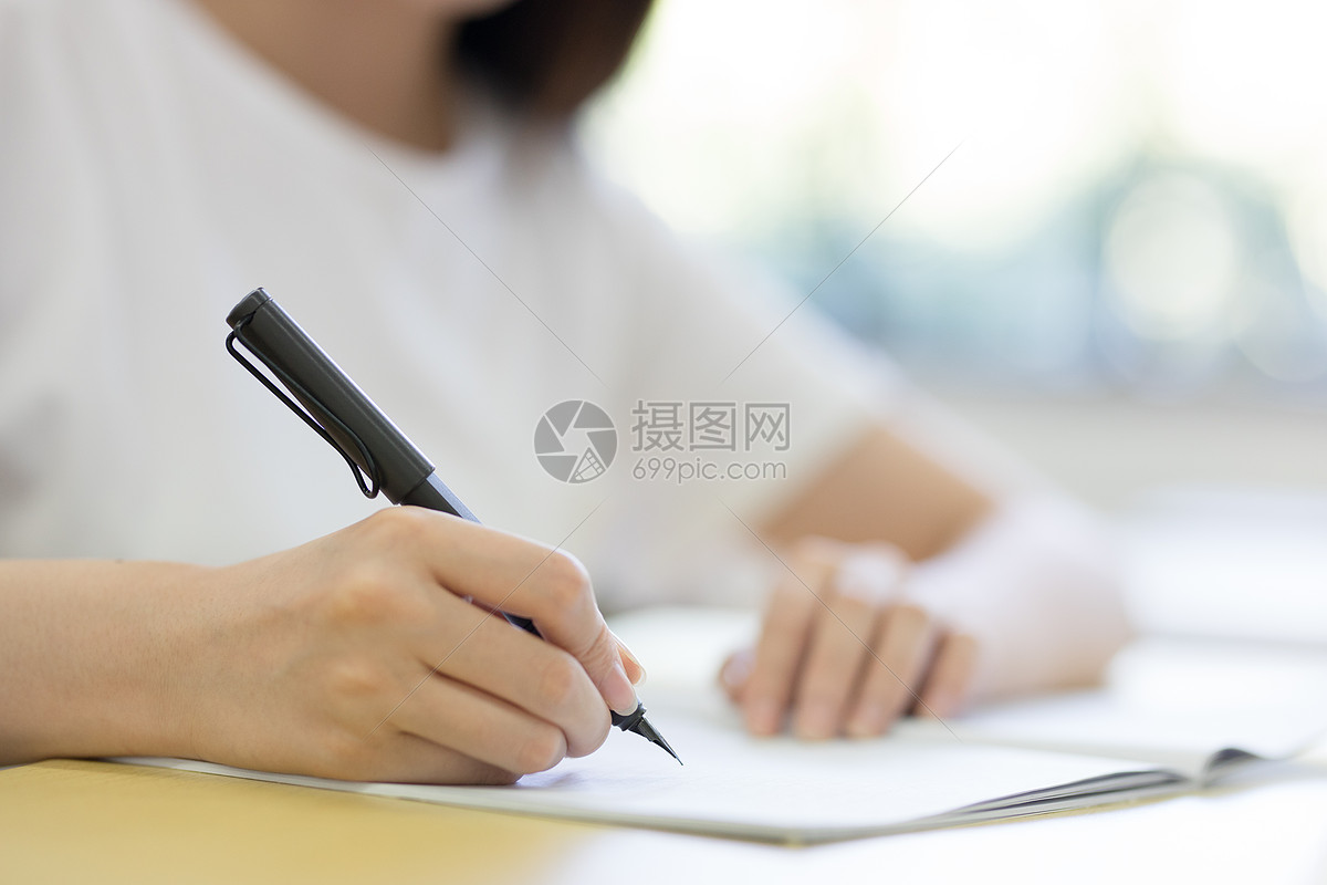 钢笔正确的握笔姿势步骤图（正确的执笔姿势和一些常见的错误执笔姿势） – 碳资讯